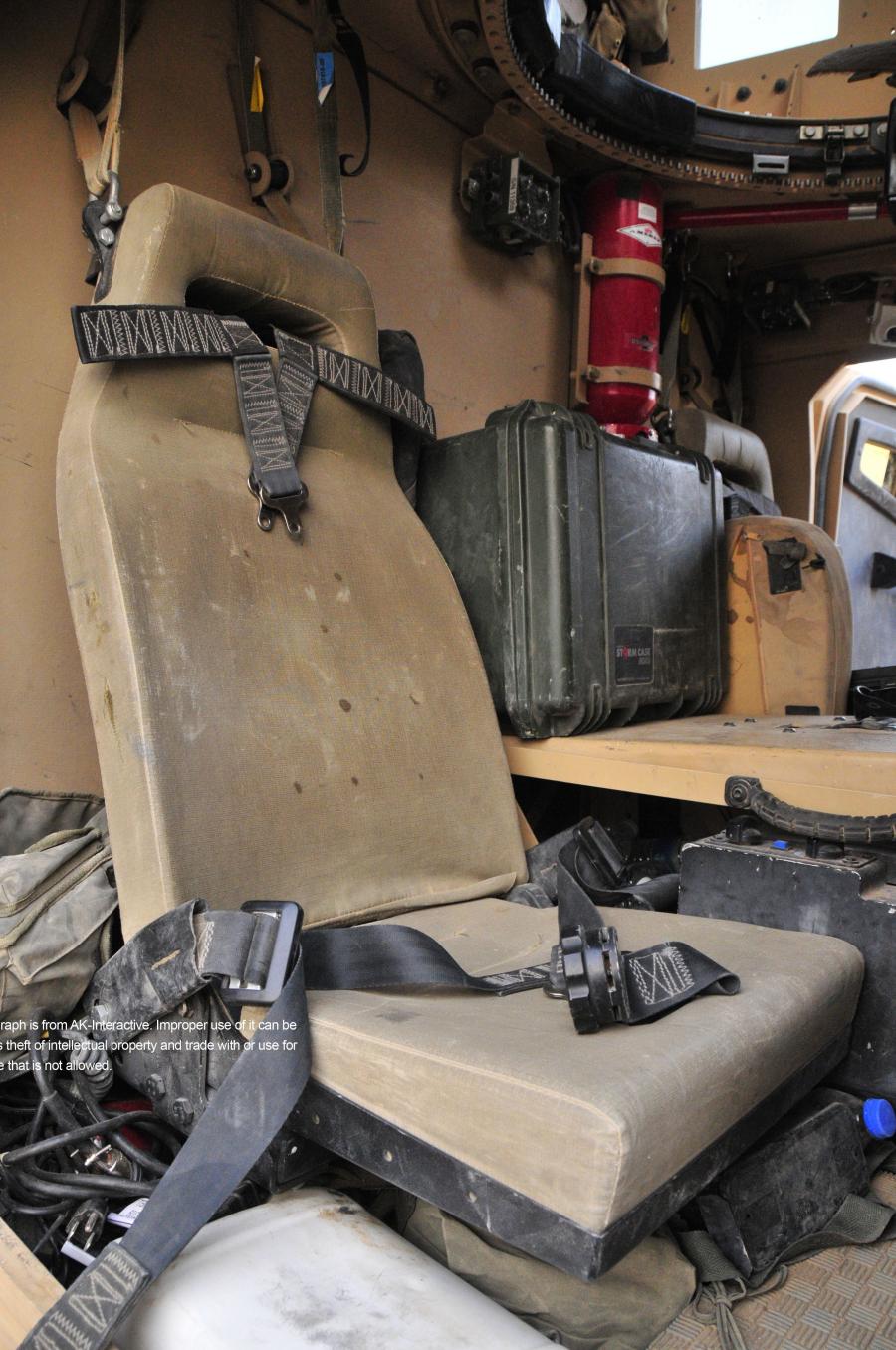 Интерьер Oshkosh M-ATV 2009 года  (фото 331 из 676)